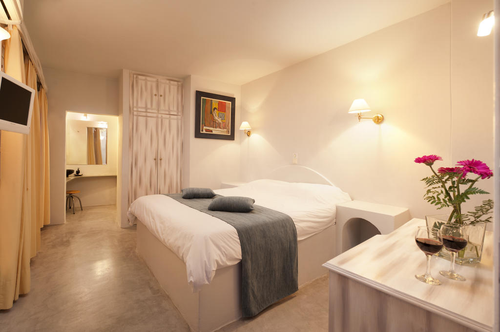 Honeymoon Double Room with Heated Whirlpool with Caldera and Sunset View
